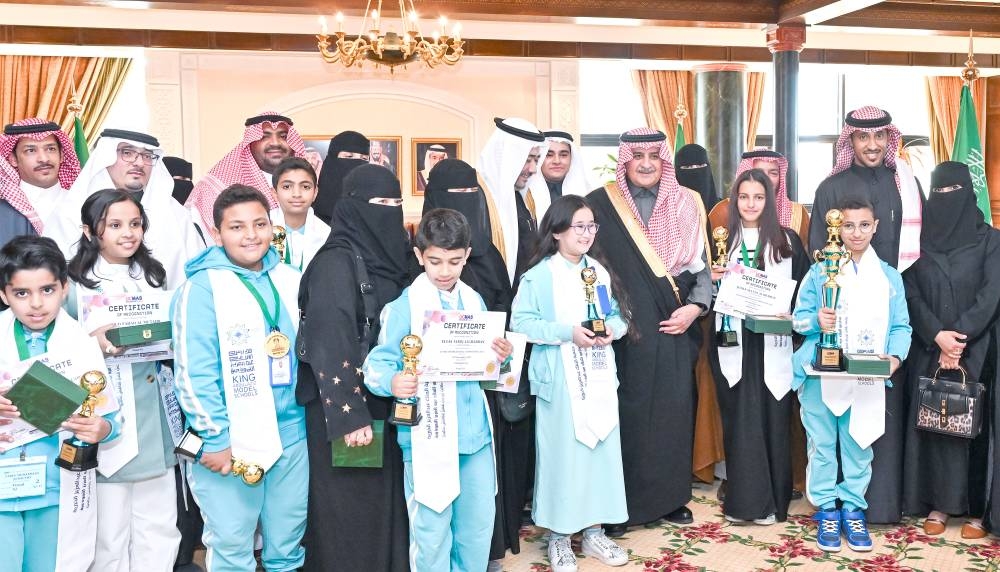 أمير تبوك للطلاب والطالبات: بلادكم تملك مقومات تحقيق الإنجازات