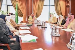 أمير تبوك يستعرض مبادرات ومشاريع جمعية الملك عبدالعزيز الخيرية
