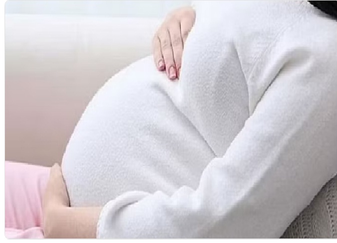 استشارية توضح إمكانية استخدام ليزر إزالة الشعر خلال فترة الحمل