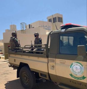 دوريات الأفواج الأمنية بعسير تقبض على شخص لترويجه «القات»