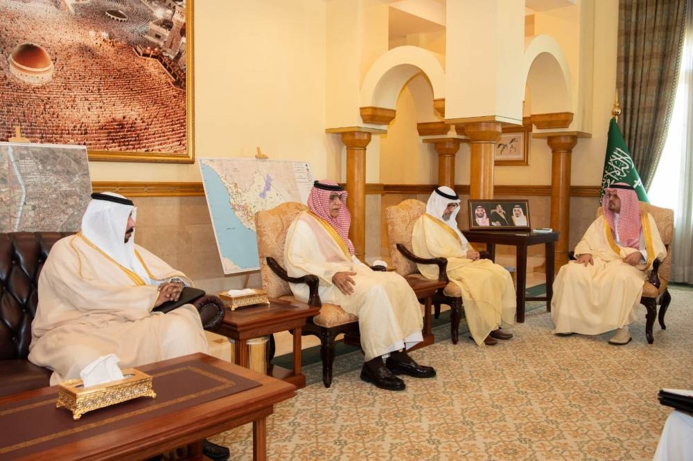 نائب أمير مكة يستقبل رؤساء مجالس الغرف التجارية في مكة وجدة والطائف