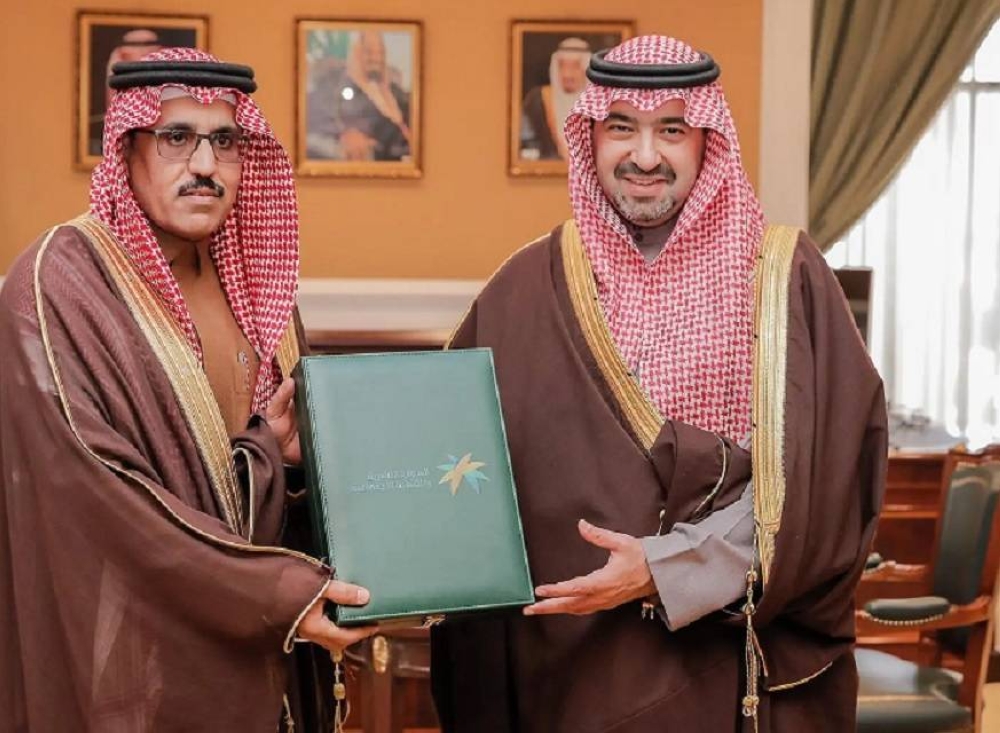 نائب أمير تبوك يستقبل مدير فرع الموارد البشرية بالمنطقة