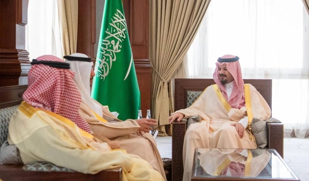 سلمان بن سلطان يناقش الخطط التوسعية للمستشفى التخصصي في المدينة المنورة