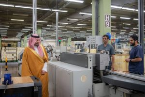 أمير المدينة المنورة يزور مجمع الملك فهد لطباعة المصحف الشريف