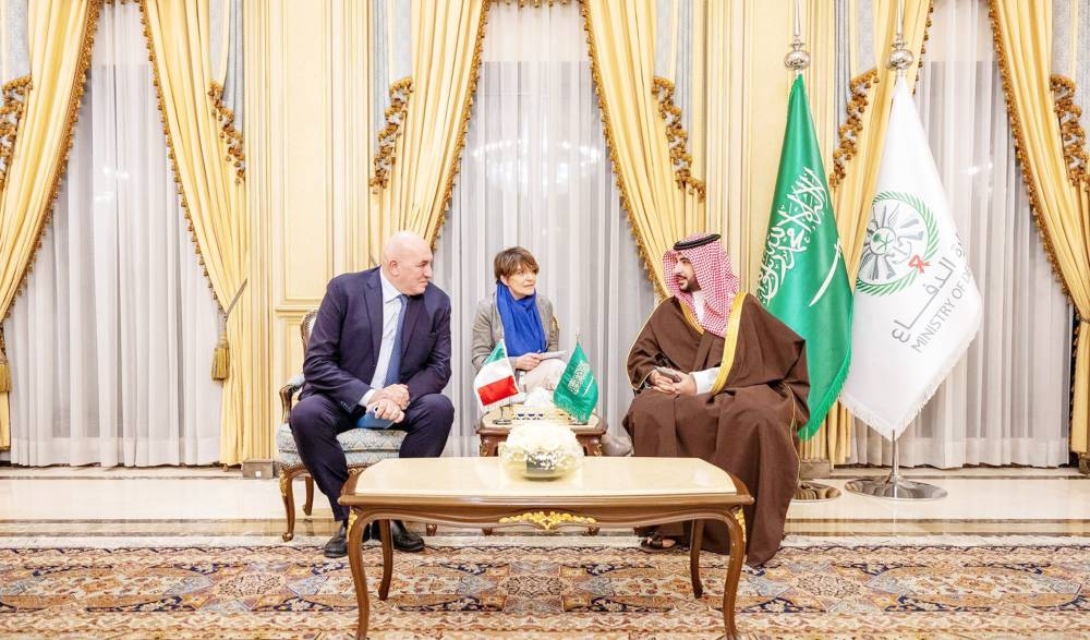 وزير الدفاع يستعرض الشراكة الدفاعية والصناعية مع إيطاليا