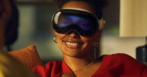 “فيجن برو” خوذة الواقع الافتراضي من “آبل” في السوق الأميركية