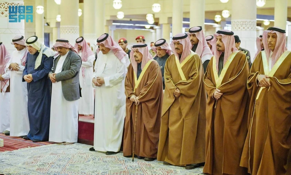 أمير الرياض يؤدي صلاة الميت على الأمير تركي بن عبد الله بن ناصر بن عبد العزيز