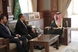 سلمان بن سلطان يستقبل القنصل العام لجمهور ية جنوب إفريقيا