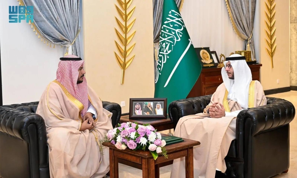 سعود بن نهار يلتقي أمين جائزة سموه «وثبة»