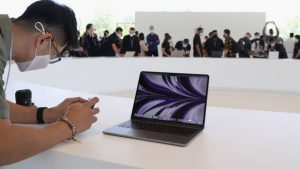مشاكل في حواسيب آبل المحمولة بعد تحديث “ماك أو إس” الجديد