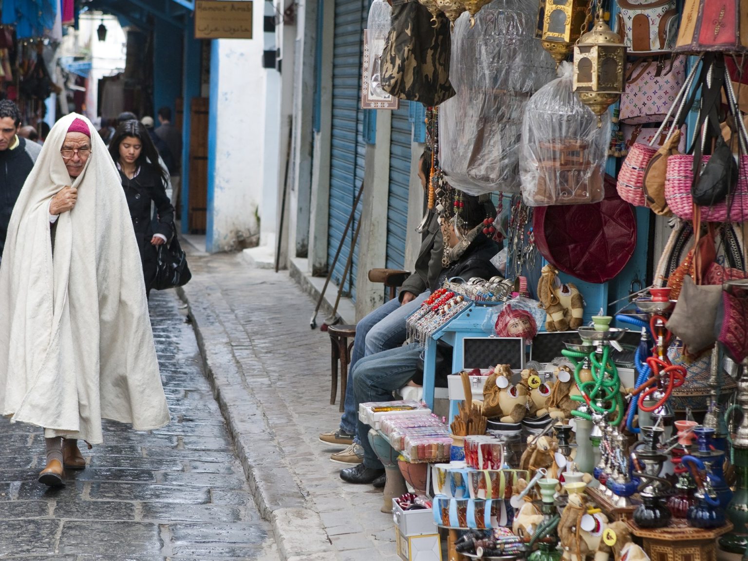 الحرفيون في تونس يتطلعون إلى التعويض في رمضان عن سنوات الكساد