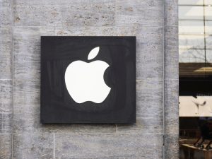 الاتحاد الأوروبي يفتح الباب أمام فرض غرامة ضخمة على آبل