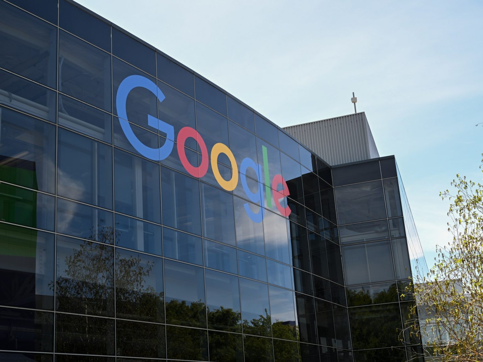 غوغل تفصل عشرات الموظفين لاحتجاجهم على مشروع نيمبوس مع إسرائيل
