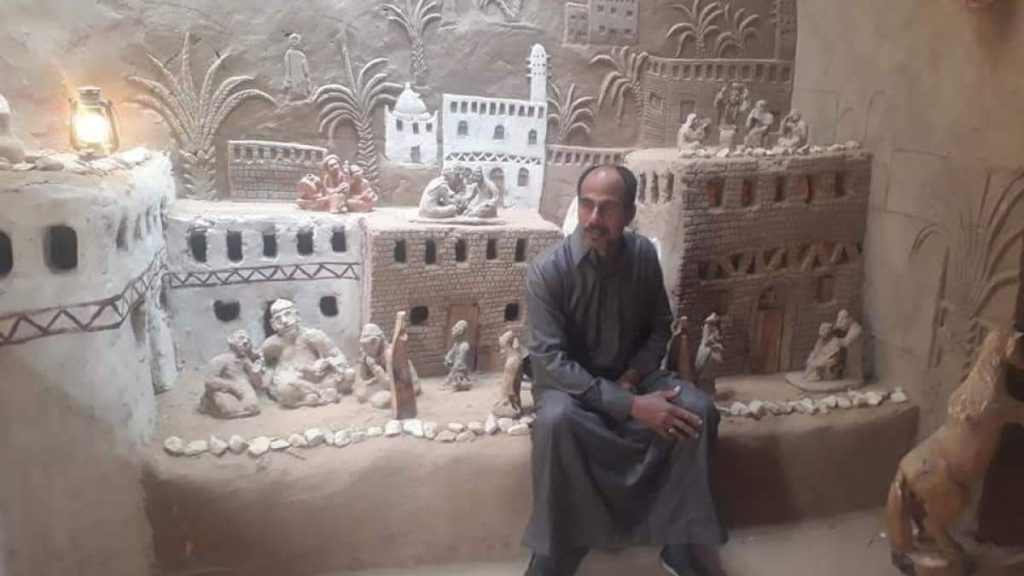 “بيت الواحة”.. فنان مصري يضع تنيدة على خارطة السياحة عبر متحفه الخاص