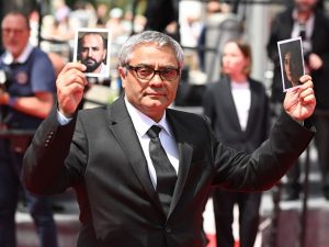 احتفاء بمخرج إيراني وحظر الرموز الفلسطينية.. هل جاء مهرجان كان خاليا من السياسة؟