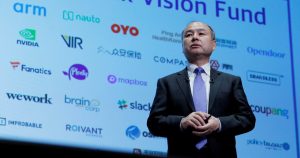 رئيس سوفت بنك يعود للأضواء.. هل ينقذ الذكاء الاصطناعي الفائق شركته؟