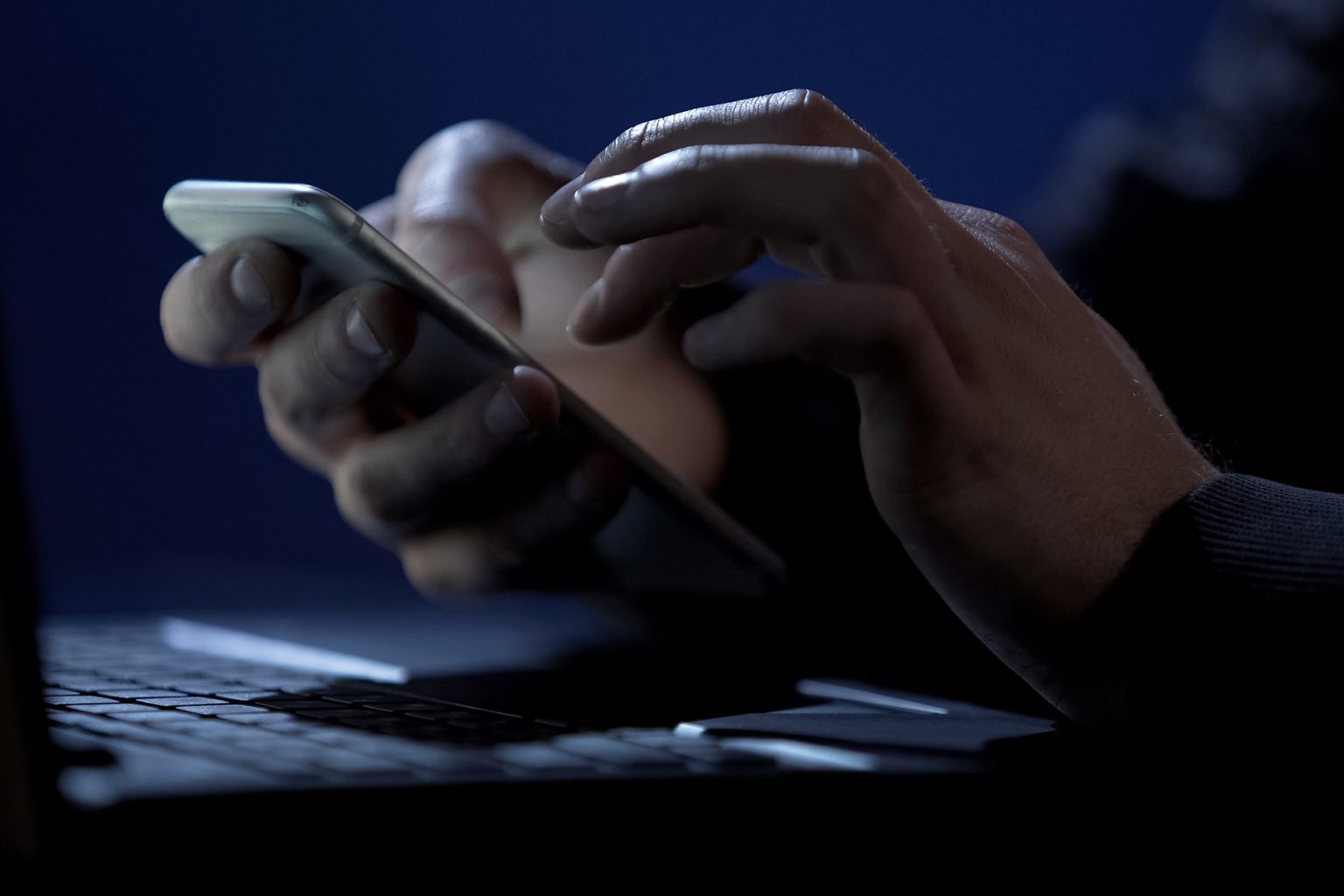 غوغل تستخدم الذكاء الاصطناعي لغلق هواتف أندرويد المسروقة