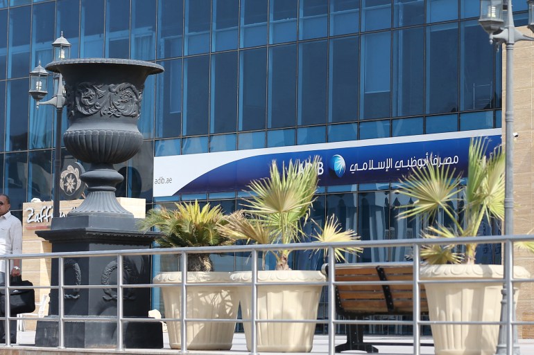 A man stands outside the Abu Dhabi Islamic Bank in Doha, on June 6, 2017. Arab nations including Saudi Arabia and Egypt cut ties with Qatar accusing it of supporting extremism, in the biggest diplomatic crisis to hit the region in years. (Photo by AFP)