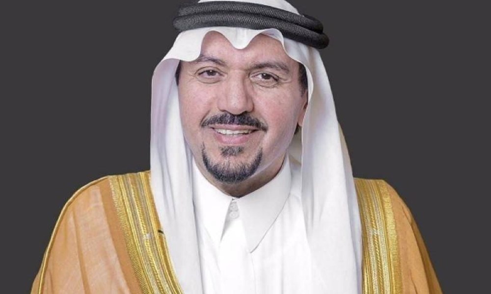 أمير القصيم يكرّم وكيل رقيب الحربي