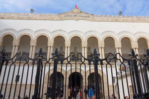 مبادرات جديدة في تونس لإطلاق حوار وطني ينهي الأزمة السياسية