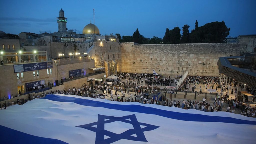 بدأت من حاخام يهودي.. ماذا نعرف عن مسيرة الأعلام الإسرائيلية؟