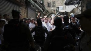 مسيرة إسرائيلية استفزازية تجوب أحياء البلدة القديمة في ذكرى احتلال القدس الشرقية