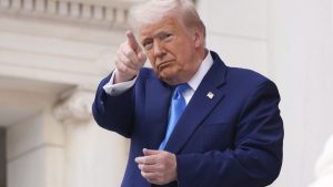 حرب ترامب على هارفارد: يريد أخذ 3 مليارات من منح الجامعة وإعطائها لمعاهد التجارة