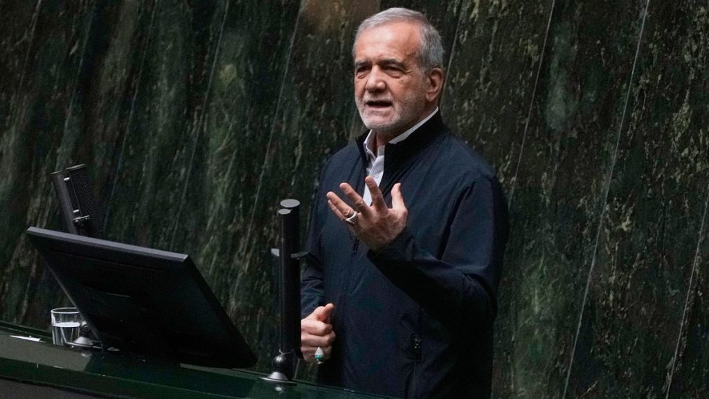 بزشكيان: إيران ستجد طريقاً للنجاة حتى لو انتهت المحادثات النووية مع أمريكا دون توافق