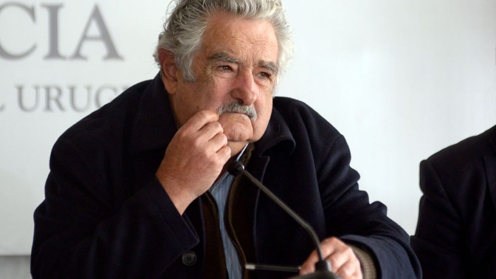 وفاة رئيس الأوروغواي السابق خوسيه موخيكا صديق الفقراء والبعيد عن ترف السلطة وبهرجتها