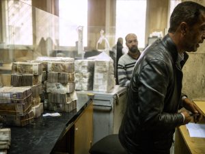 تراجع طفيف في سعر صرف الليرة السورية أمام الدولار