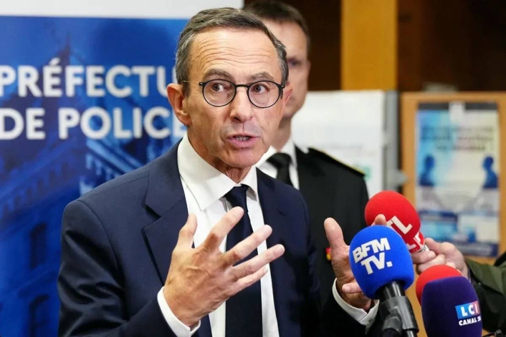 وزير فرنسي: الإخوان مثل «الإرهاب والمخدرات»