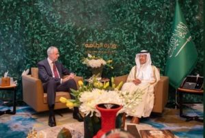 وزير الطاقة يناقش التعاون المناخي مع رئيس «COP30»