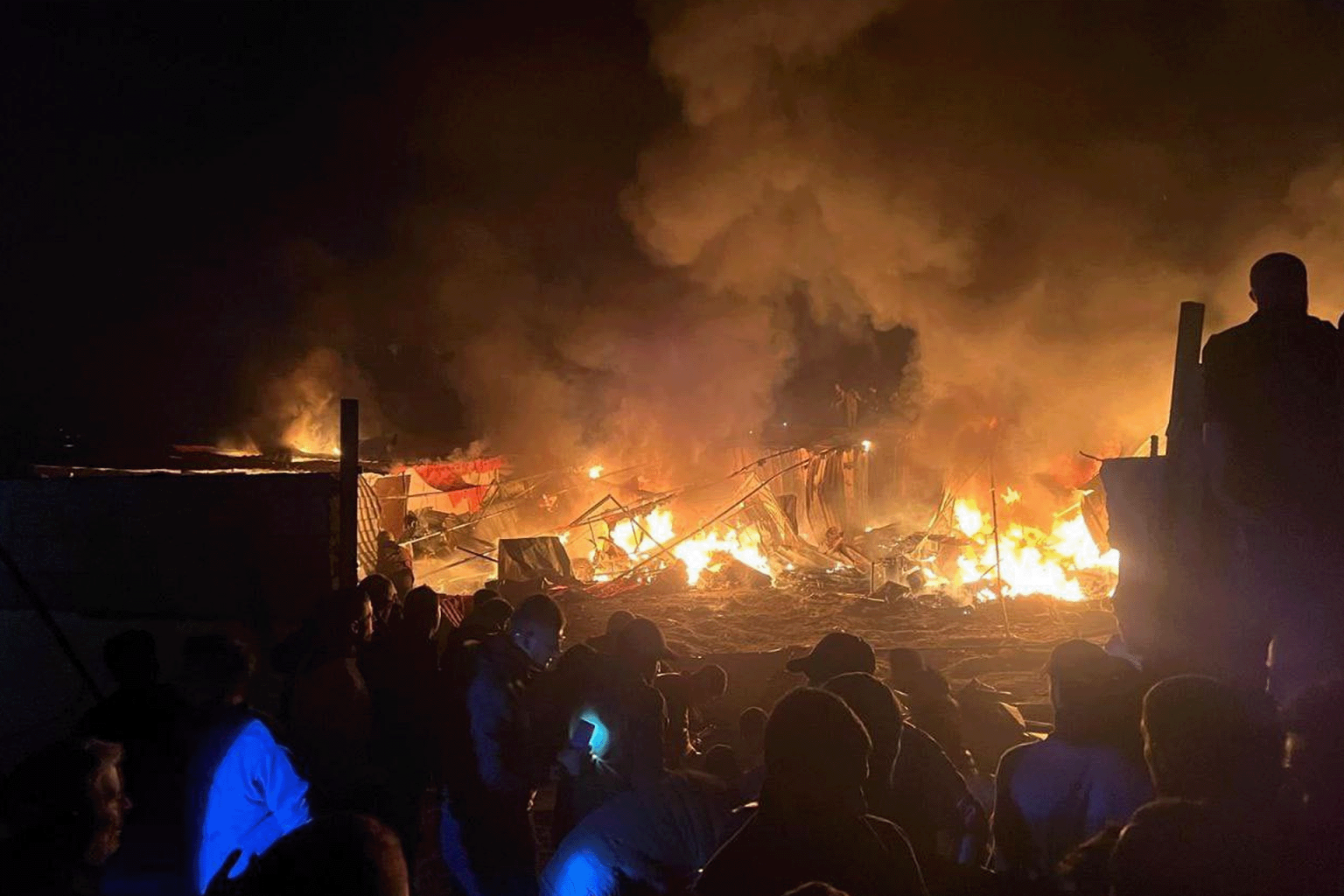 طيران الاحتلال يلاحق النازحين بغزة والجوع يفتك بـ14 مسنا