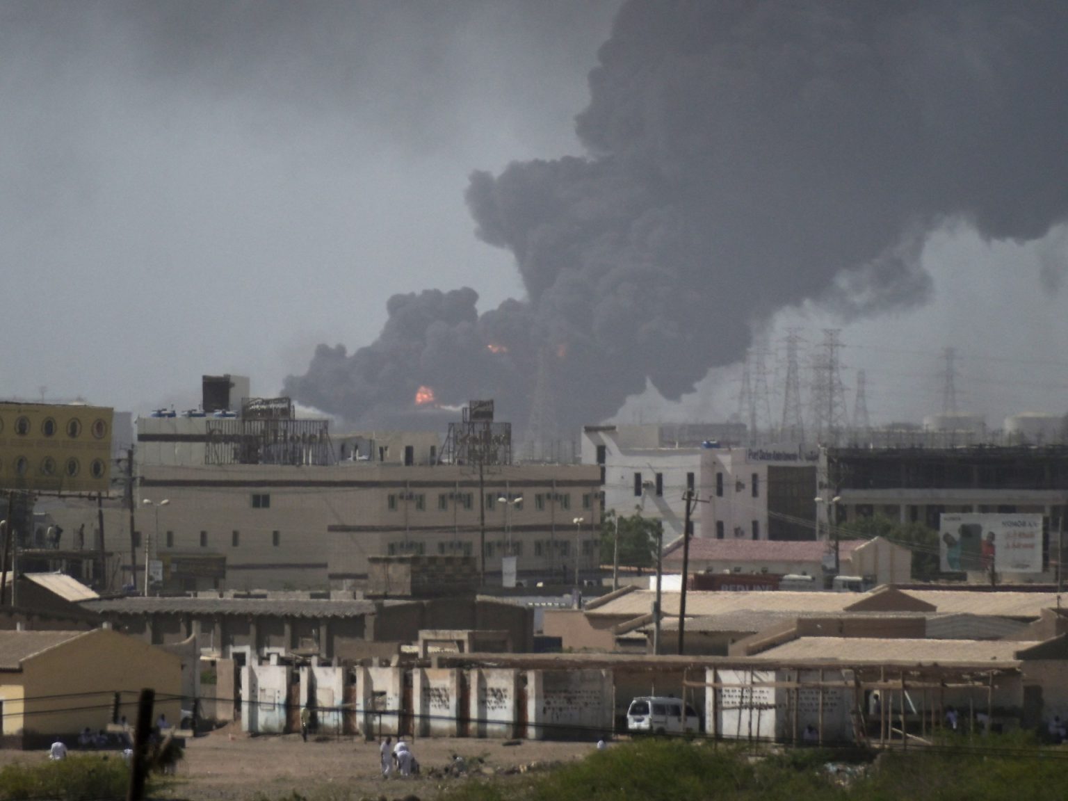 السودان يغلق خط الأنابيب الناقل للنفط من جنوب السودان