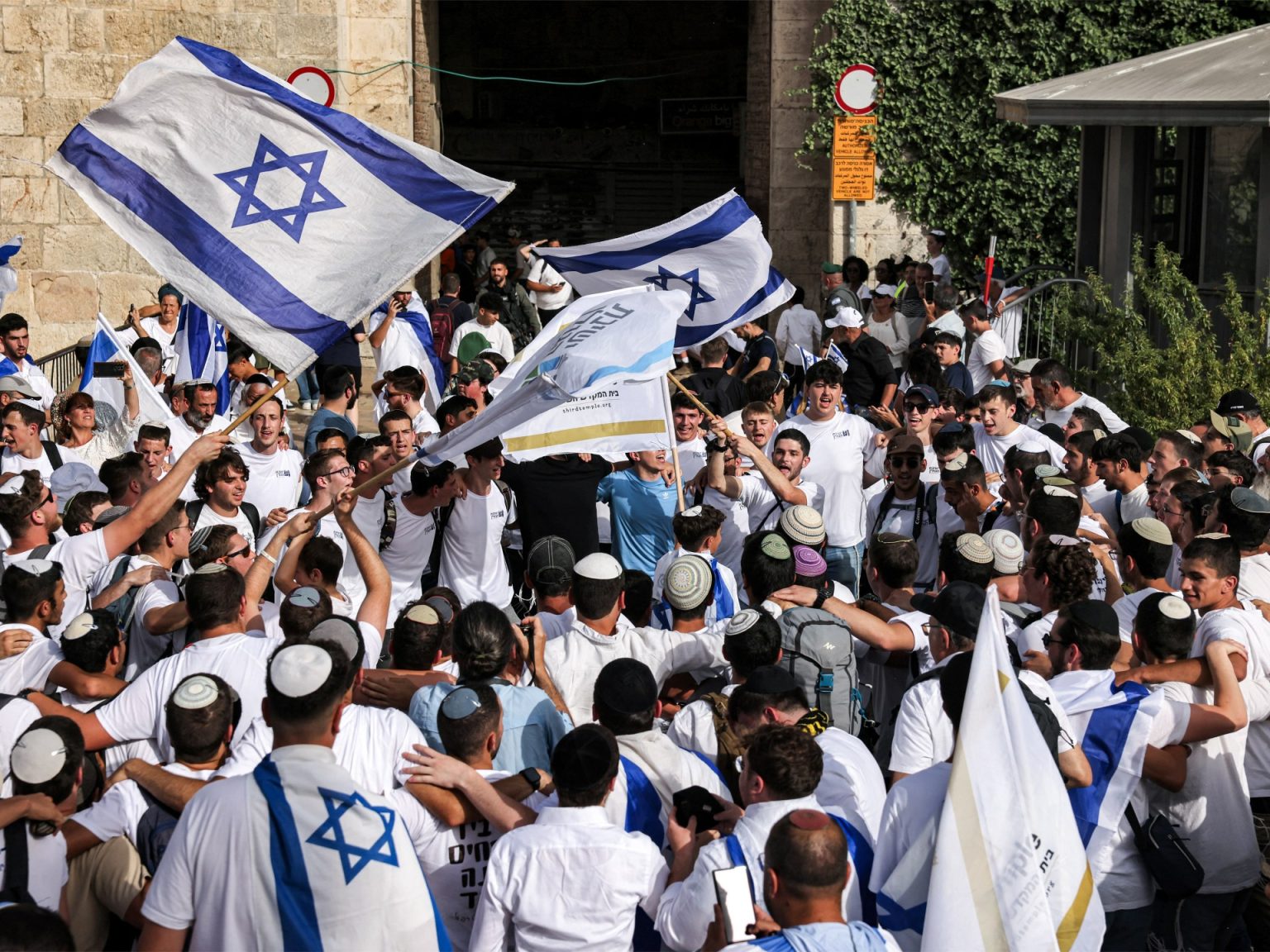 بن غفير يقود اقتحامات واسعة في الأقصى والقدس