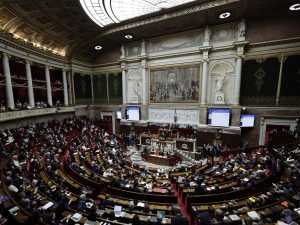 البرلمان الفرنسي يصوّت لصالح “حق الموت بمساعدة الغير”