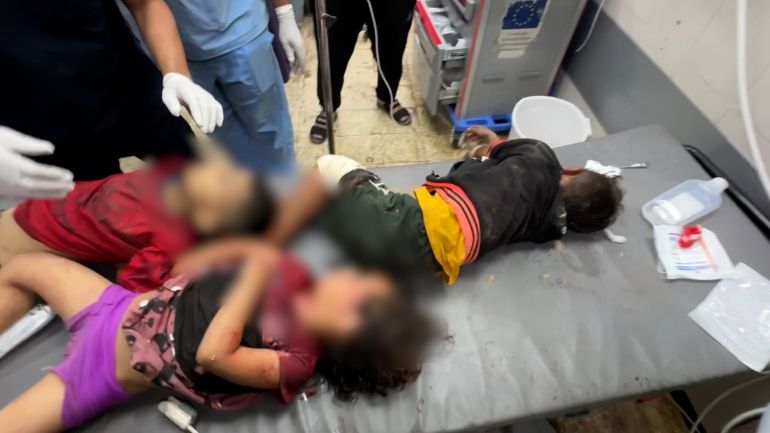 KHAN YOUNIS, GAZA STRIP, PALESTINE (MAY 23, 2025) (ANADOLU - ACCESS ALL) 1. VARIOUS OF PALESTINIAN MEN CARRYING INJURED AND DEAD AT SCENE AFTER ISRAELI ATTACK 2. VARIOUS OF INJURED BEING CARRIED TO HOSPITAL / PEOPLE CRYING OUT 3. DOCTORS TREATING INJURED CHILDREN
