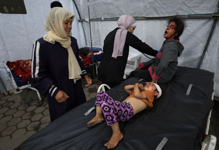 Palestinians wounded in an Israeli strike are assisted, at Al-Ahli Arab Baptist hospital, in Gaza City, May 26, 2025. REUTERS/Dawoud Abu Alkas