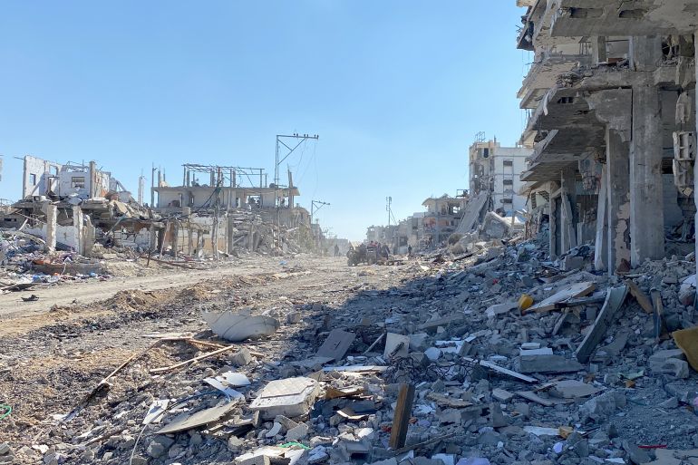 السلطات المحلية في قطاع غزة أعلنت مدينة رفح منطقة منكوبة جراء ما حل بها من دمار هائل-رائد موسى-رفح-الجزيرة نت
