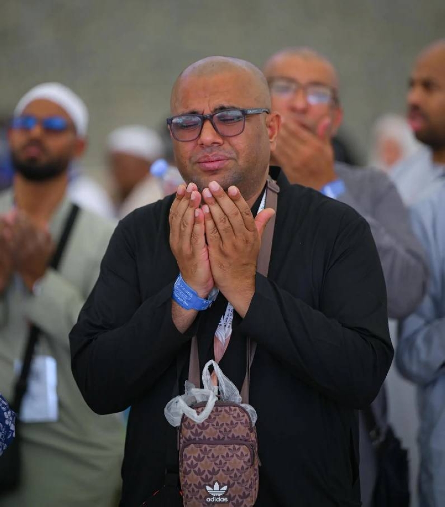 في أول أيام التشريق.. لحظات خشوع وابتهال للحجاج بعد رمي الجمرات