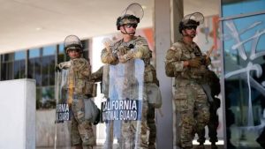 رغم حظر التجول.. احتجاجات واعتقالات في لوس أنجلوس