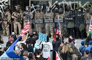 ترمب: «لوس أنجلوس كومة قمامة».. وحاكم كاليفورنيا: «الديمقراطية تتعرض لهجوم»