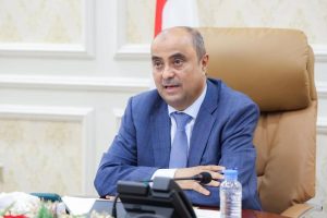 رئيس الوزراء اليمني يؤكد جاهزية الحكومة في مواجهة التحديات الإقليمية والتصدي للإرهاب