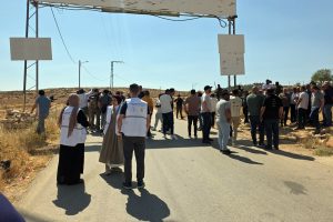 خلة الضبع تجمع فلسطيني يحقق نصرا محفوفا بالمخاطر