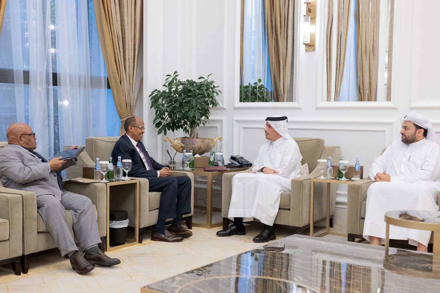 من دارفور إلى الكونغو.. مباحثات لرئيس المفوضية الأفريقية مع القيادة القطرية