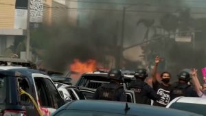 تواصل الاحتجاجات في لوس أنجلوس للتنديد بسياسات ترحيل المهاجرين