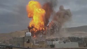 جدل بين اليمنيين إثر الهجوم البحري الأول لإسرائيل على الحديدة