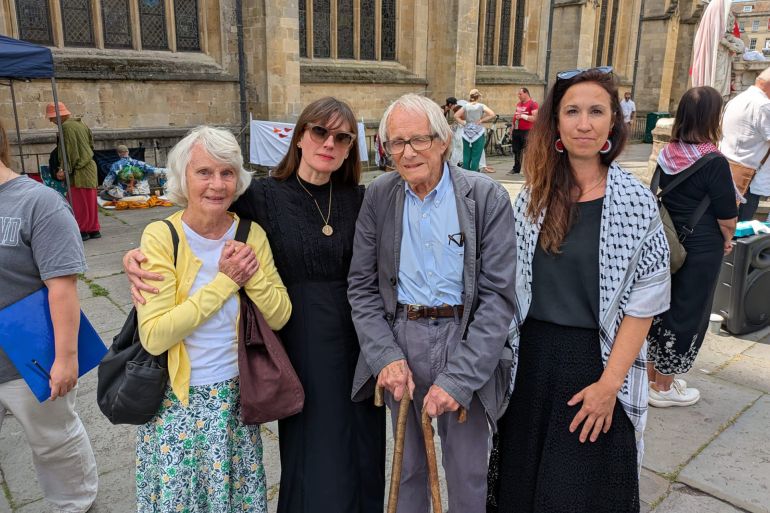 كين لوش وزوجته و المنظمين