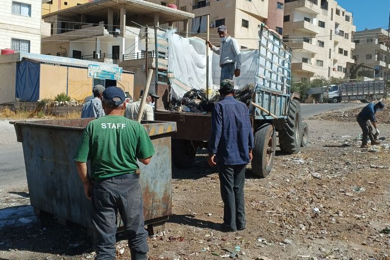 جانب من الأعمال الخدمية لحزب اللواء السوري(الجزيرة)