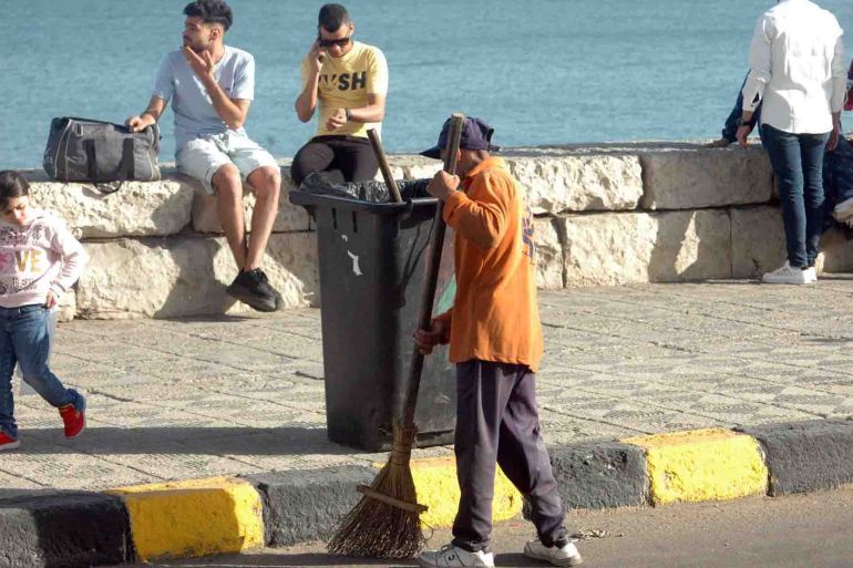 العامل المؤقت يتقاضى أجره كمكافأة شهرية بلا أي تغطية تأمينية أو معاش تقاعدي_